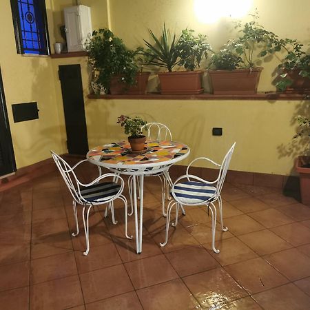 Le Stanze Di Eli E Gio Bed & Breakfast Кастеламаре ди Стабия Екстериор снимка