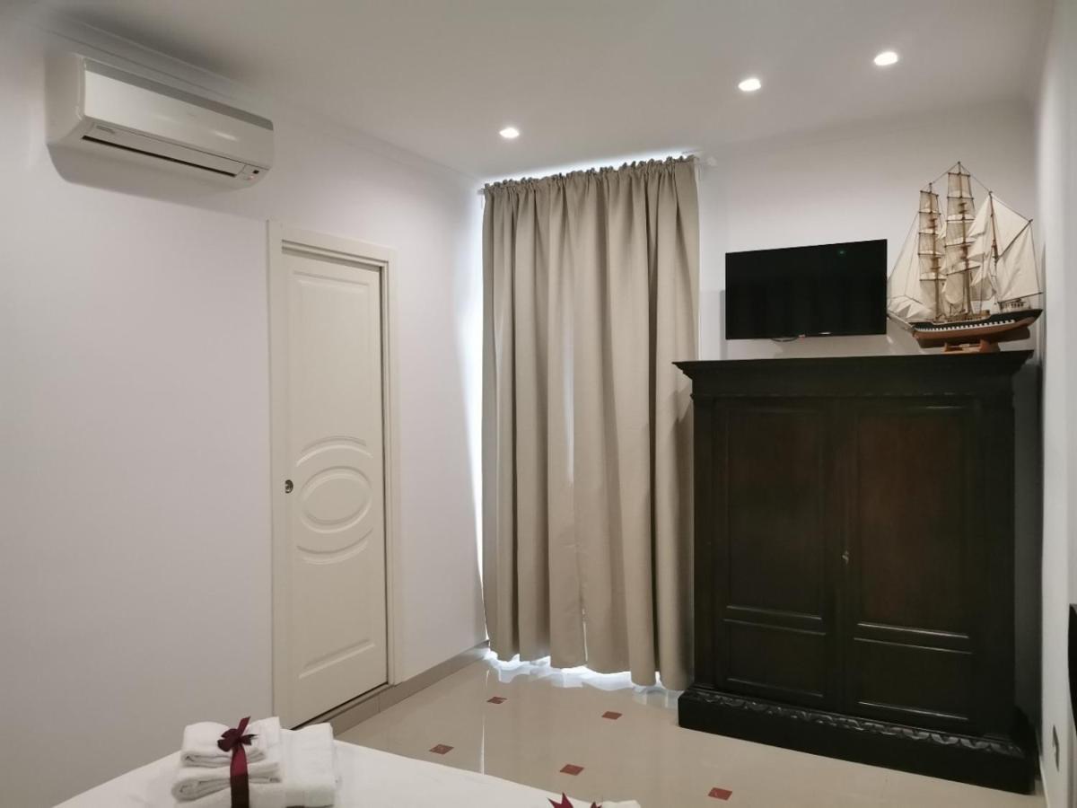 Le Stanze Di Eli E Gio Bed & Breakfast Кастеламаре ди Стабия Екстериор снимка