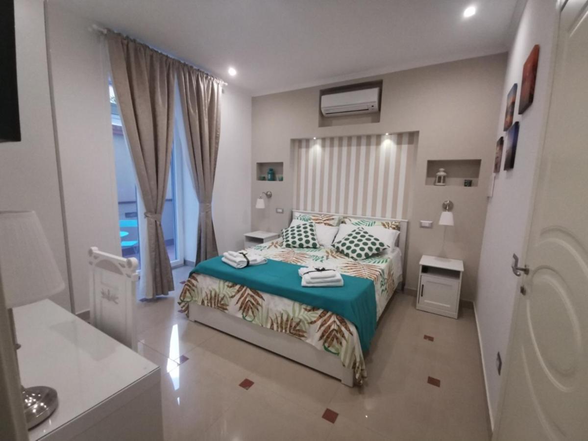 Le Stanze Di Eli E Gio Bed & Breakfast Кастеламаре ди Стабия Екстериор снимка