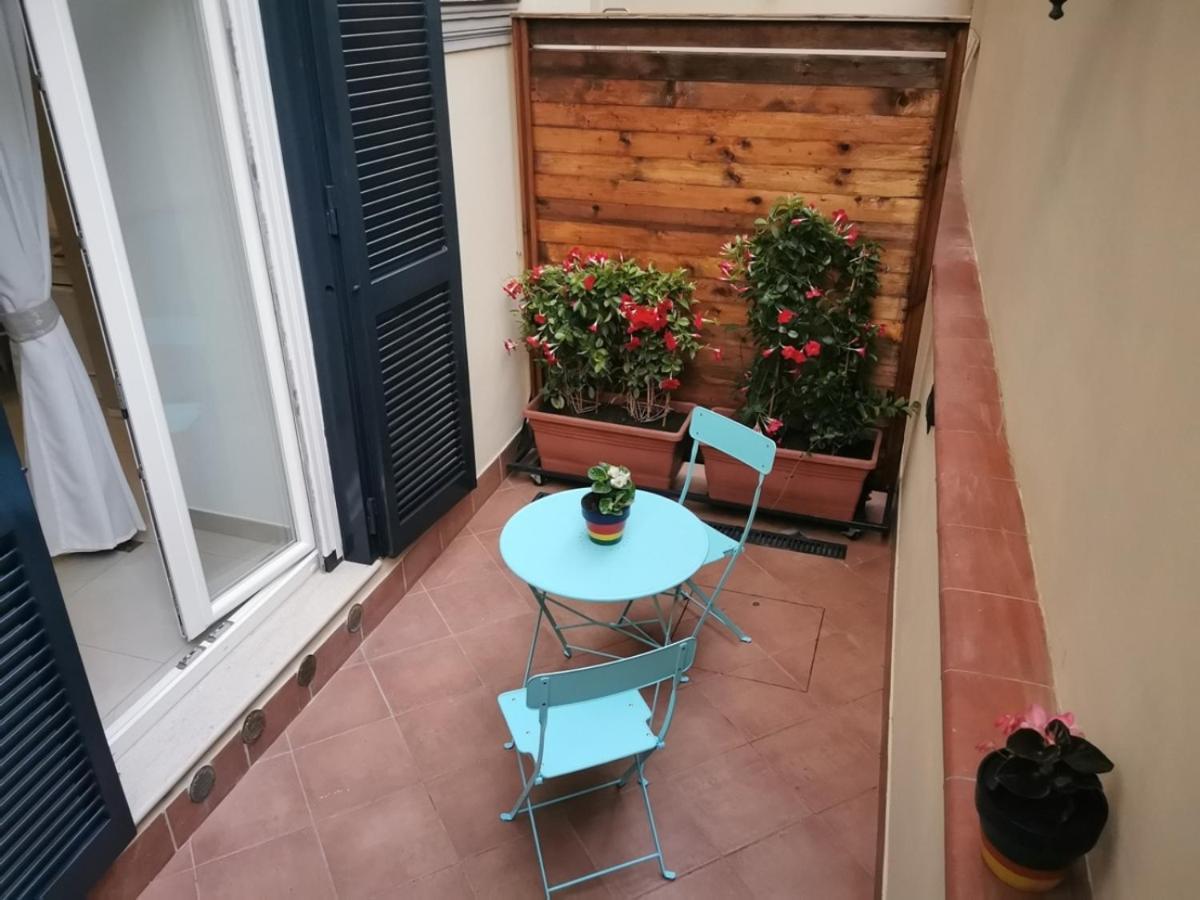 Le Stanze Di Eli E Gio Bed & Breakfast Кастеламаре ди Стабия Екстериор снимка
