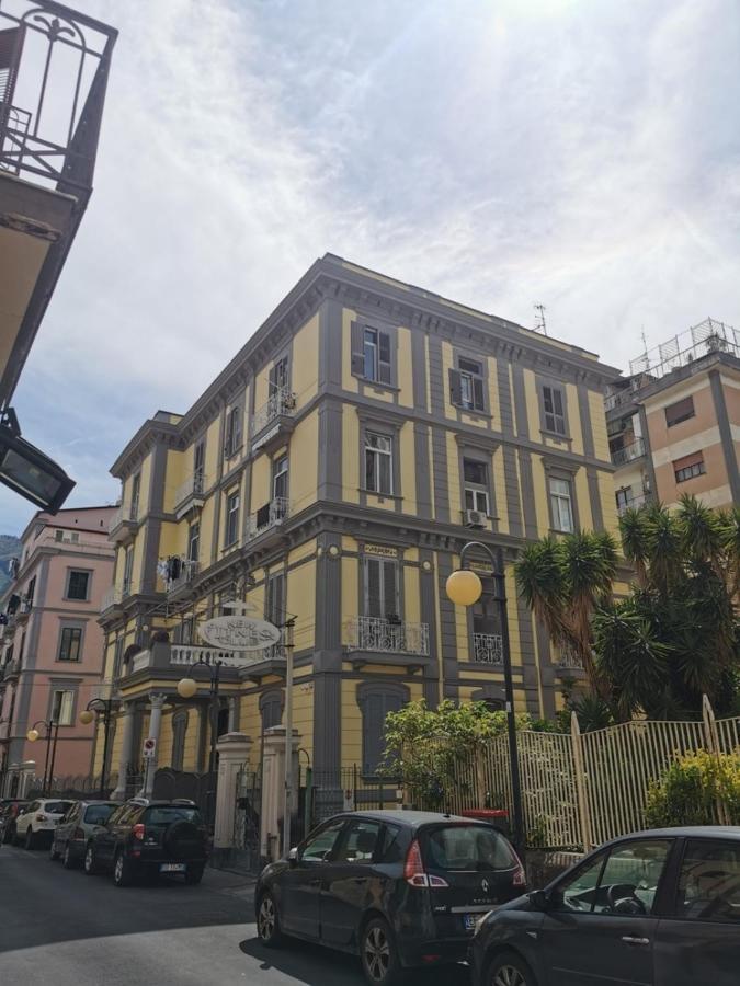 Le Stanze Di Eli E Gio Bed & Breakfast Кастеламаре ди Стабия Екстериор снимка